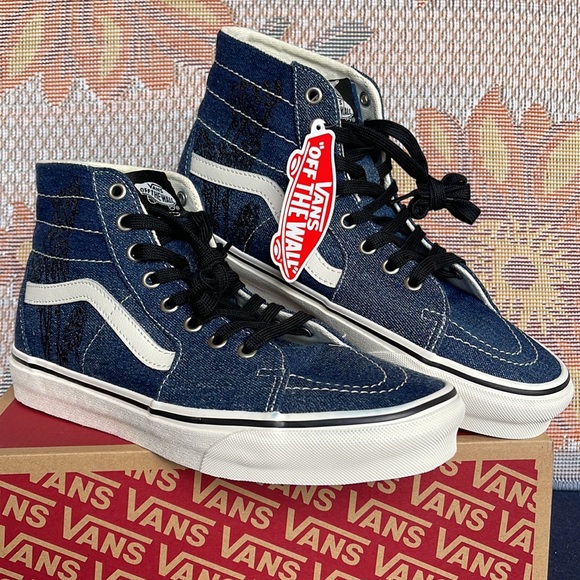 Vans WMNS Sk8-Hi Tapered
Denim Embroidery Navy/White
VNOA5KRUNAV
Sneakers - Picture 5 of 16
